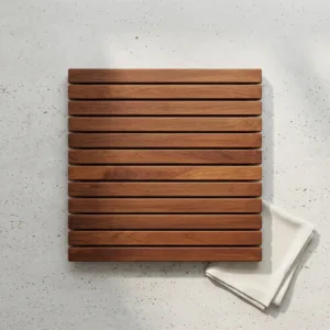 70x70 cm kare bahçe masa tablası. Masif Teak ağacından üretilmiş ızgaralı tasarımın üstten görünümü.